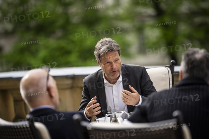 Berlin, 10.04.2024. Federal Minister and Vice-Chancellor Robert Habeck (Alliance 90/The Greens) meets the DFB leadership (Bernd Neuendorf and Andreas Rettig) for talks at the Ministry of Economic Affairs