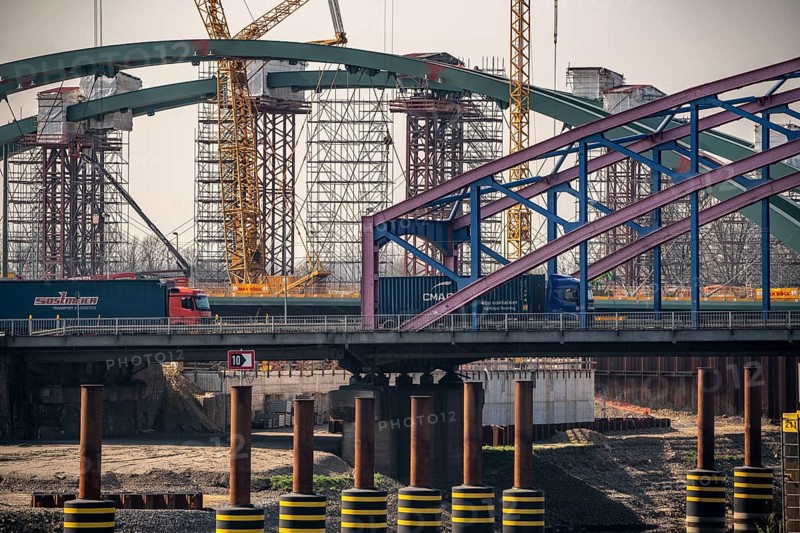 New construction of the Karl Lehr Bridge in the port of Duisburg-Ruhrort, over the Ruhr and the port canal, important connection of the port to the A40 motorway, after completion of the new arch bridge it will be moved to the new bridge piers, Duisburg, North Rhine-Westphalia, Germany, Europe