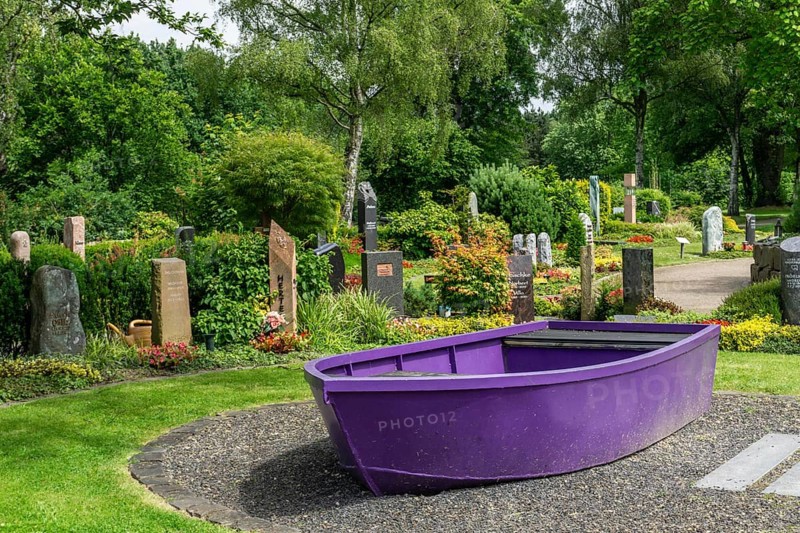 Memoriam Garden, graves in themed gardens, harbour of peace, at the Park Cemetery in Essen, the city's largest cemetery, North Rhine-Westphalia, Germany, Europe