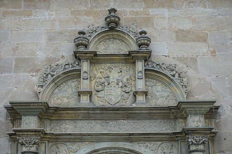 Detail above portal, coat of arms, relief, stone wall, masonry, Hohentübingen Castle, Museum of the University of Tübingen MUT, higher education institution, historical building, place of learning, Renaissance complex built in the 16th century, in the castle courtyard, Eberhard Karls University of Tübingen, Tübingen, Baden-Württemberg, Germany, Europe
