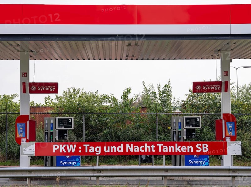 Self-service petrol station for cars, open 24 hours a day, around the clock, on the border between Germany and the Netherlands in Venlo