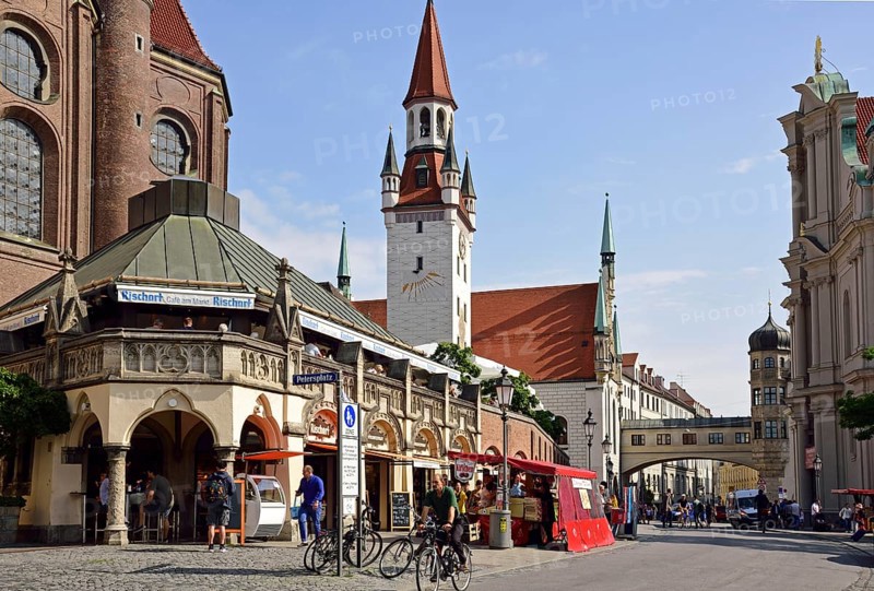 Europe, Germany, Bavaria, City of Munich, Viktualienmarkt, St Peter's Square, Cafe Rischarts, Tower of the Old Town Hall, Hamburg, Hamburg, Federal Republic of Germany, Europe