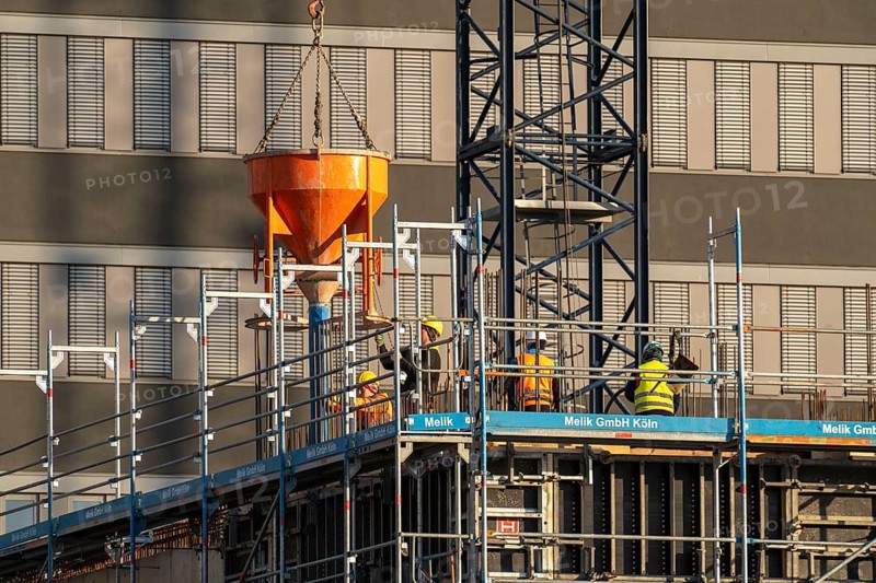 Construction site, new building, concreting work on a floor, Duisburg, North Rhine-Westphalia, Germany, Europe