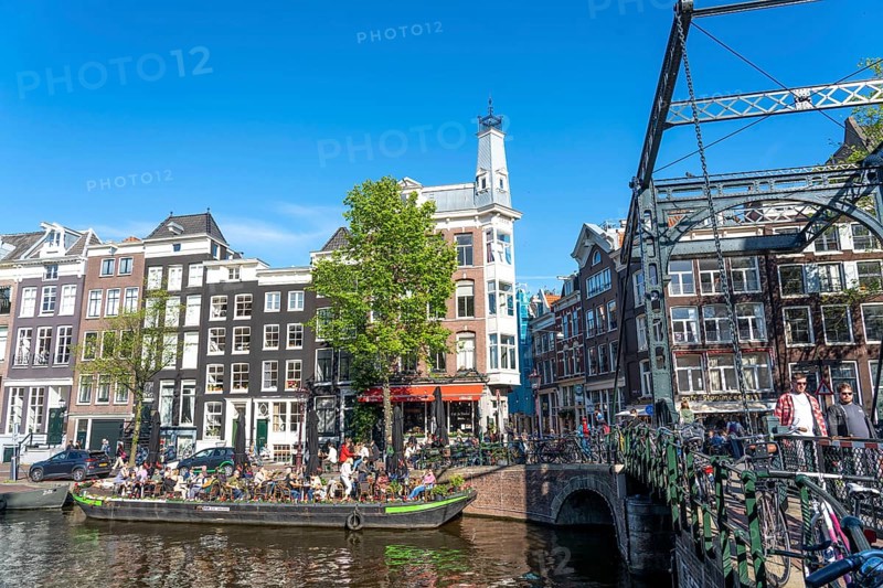 Houses on the Kloveniersburgwal canal, old town of Amsterdam, canal belt, Aluminiumbrug, café with terrace on a pontoon boat, Amsterdam, Netherlands