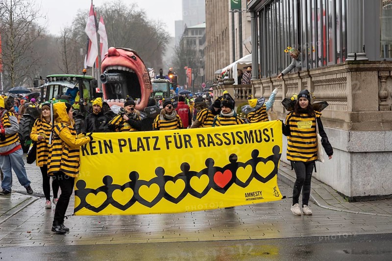 Rose Monday parade in Düsseldorf, street carnival, motif float in carnival, by float builder Jacques Tilly, current float, after the racist attacks in Hanau