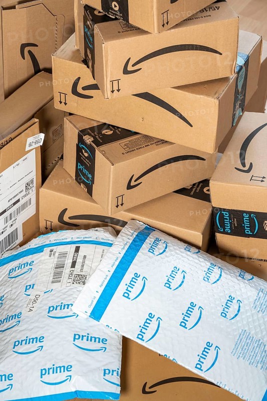 Parcels from online mail order company Amazon, various packaging, Amazon Prime