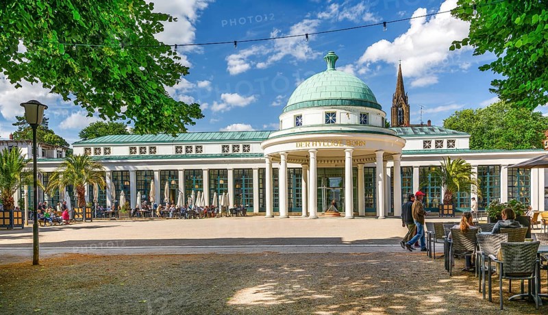 Fountain courtyard with spring temple and foyer, spa town of Bad Pyrmont, Lower Saxony state spa, Emmer, Emmertal, Weserbergland, Lower Saxony, Germany, Europe
