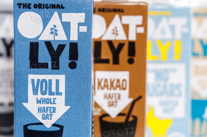 Oatly vegan oat milk milk substitute different flavours