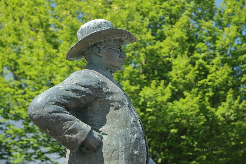 Memorial to Heinrich Hansjakob by sculptor Gerold Jäggle 2008, detail, writer, politician, pastor, Hagnau, Obersee, Lake Constance, Lake Constance area, Baden-Württemberg, Germany, Europe