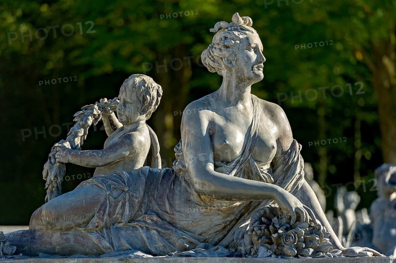 Mythological female figure at the edge of the Fama Fountain, Fama Fountain, fountain, fountain, water parterre, New Herrenchiemsee Palace, palace park, Herreninsel, Chiemsee, Chiemgau, Upper Bavaria, Bavaria, Germany, Europe