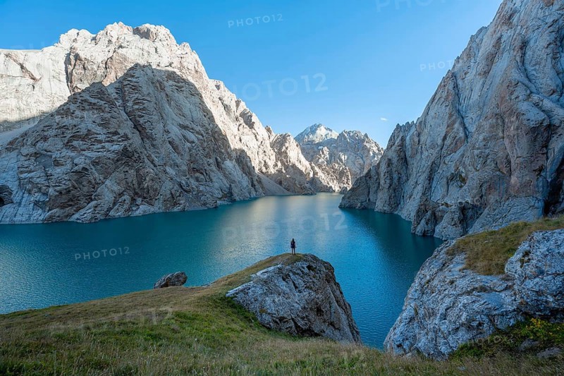 Hiker in front of Kol Suu Mountain Lake, Kol Suu Lake, Sary Beles Mountains, Naryn Province, Kyrgyzstan, Asia