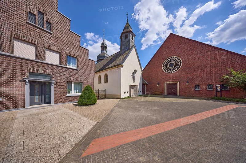 St Mauritius Church and residential building in the Hausdülmen district, Dülmen, Münsterland, Coesfeld district, North Rhine-Westphalia, Germany, Europe