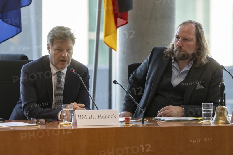 Committee on the Affairs of the European Union, Chairman Dr Anton Hofreiter, Alliance 90/The Greens, MP, receives Robert Habeck, Federal Minister for Economic Affairs and Climate Protection and Vice-Chancellor, in Berlin, 13.03.2024