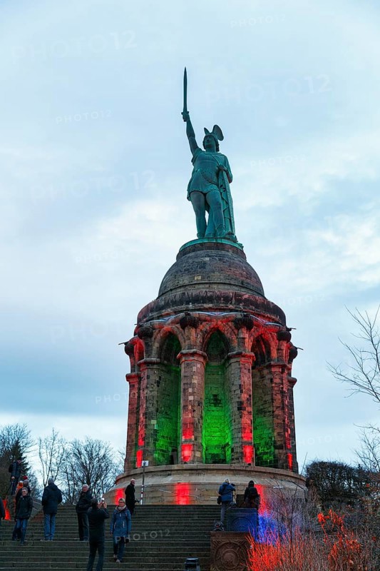 Hermannsdenkmal with visitors, illuminated, dusk, Teutoburg Forest, Detmold, North Rhine-Westphalia, Germany, Europe