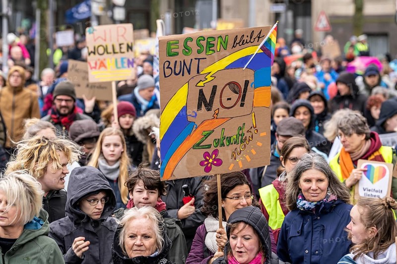 Pupils demonstrate against right-wing extremism, under the motto Schule bleibt Bunt (school remains colourful), over 2500 pupils, parents and teachers protest against right-wing extremism and for diversity in the city centre of Essen, North Rhine-Westphalia, Germany, Europe