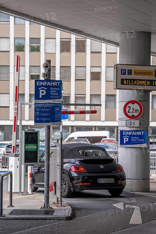 Husemannstraße car park in Gelsenkirchen, subject to charge, number plate recognition on entry, pay at the pay station by entering the number plate, ticketless, automatic number plate recognition, parking without ticket, North Rhine-Westphalia, Germany, Europe