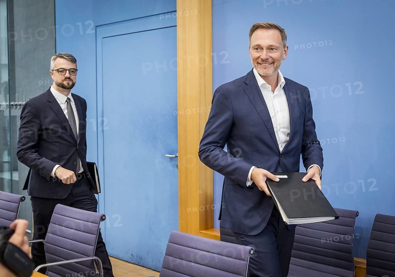 Presentation of the government draft for the 2025 federal budget at the Federal Press Conference by Christian Lindner (FDP), Federal Minister of Finance, and the State Secretary at the Federal Ministry of Finance, Wolf Reuter