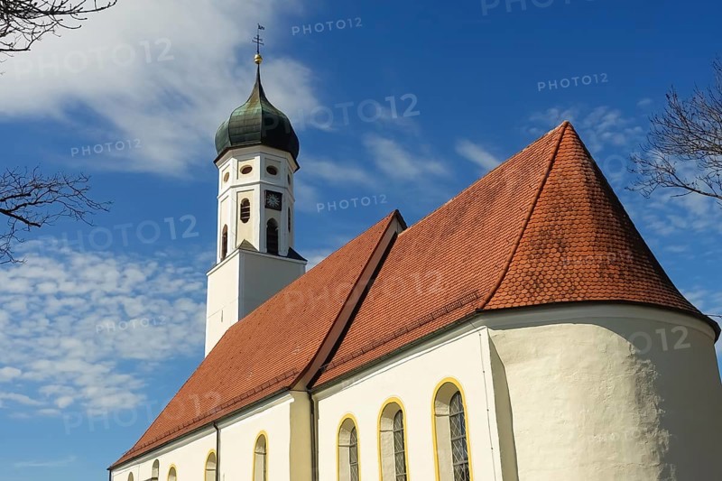 Old parish church of St Mauritius, Mauritiuskirche, church, sacred architecture, onion dome, church tower, clock, Baroque building from 1737 with Gothic components, 15th century, cross, Langenenslingen, Upper Swabia, Baden-Württemberg, Germany, Europe