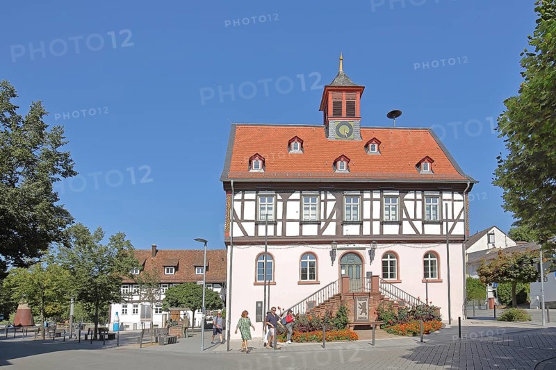 Old town hall, historic half-timbered house built in 1498, market square, Bad Vilbel, Wetterau, Hesse, Germany, Europe