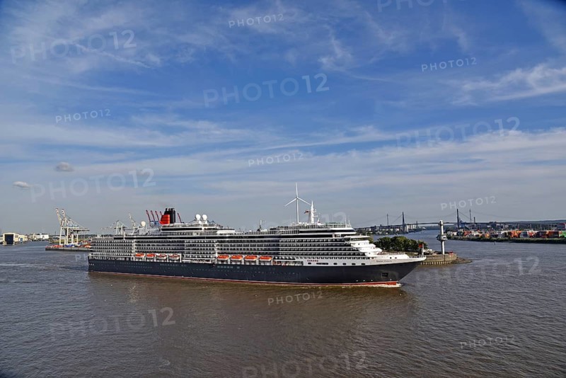 Europe, Germany, Hanseatic City of Hamburg, Elbe, Harbour, Passenger ship Queen Victoria leaves Hamburg, Europe