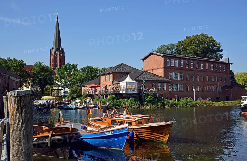 Europe, Germany, Lower Saxony, Buxtehude, Hamburg Metropolitan Region, Este, harbour, waterfront living, Tuckerboat meeting, view of the Kulturforum and St. Peter's Tower, Hamburg, Hamburg, Federal Republic of Germany, Europe