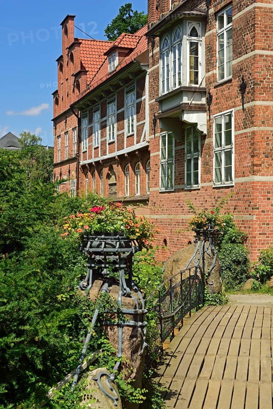 Europe, Germany, Hamburg, Bergedorf district, Bergedorf Castle from the 17th century, only castle in Hamburg, castle bridge, oriel, Hamburg, Hamburg, Federal Republic of Germany, Europe