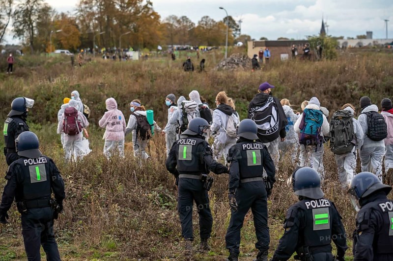 Protest action against the demolition of the village of Lützerath in the Rhenish lignite mining area, which is to make way for the expansion of the Garzweiler II open-cast mine, activists wanted to occupy an excavator, but were stopped by the police at the edge of the spoil heap, Lützerath, North Rhine-Westphalia, Germany, Europe