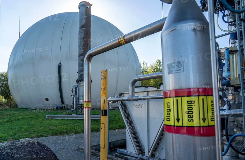 Biogas storage, biogas treatment plant, purification of biogas from organic waste, green waste and contents of the organic waste bin, from households, biogas is produced in a fermenter over a period of more than 18 days, this is then purified in the biogas treatment plant and fed into the natural gas grid as pure biogas, supplying over 1500 households with heat every year, Coesfeld, North Rhine-Westphalia, Germany, Europe