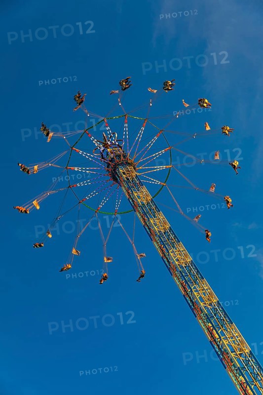 Kettenflieger Bayern Tower, chain carousel in motion, Oktoberfest, Festwiese, Theresienwiese, Munich, Upper Bavaria, Bavaria, Germany, Europe