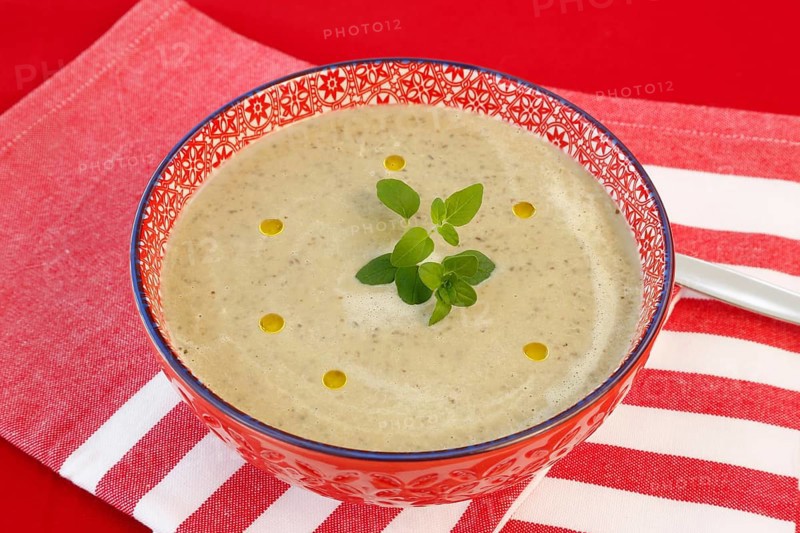 Swabian cuisine, Alblinsen chestnut soup, healthy, vegetarian, regional, soup served in a bowl with herbs, home cooking, typical Swabian, traditional cuisine reinterpreted, food photography, studio, Germany, Europe