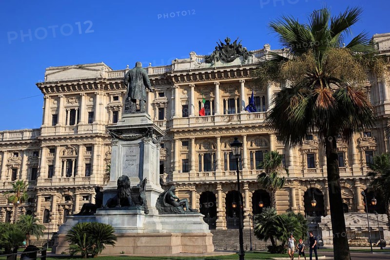 Palazzo di Giustizia, Palace of Justice, Prati district on the banks of the Tiber, Rome, Italy, park side with the statue of Camillo Benso di Cavour, Europe