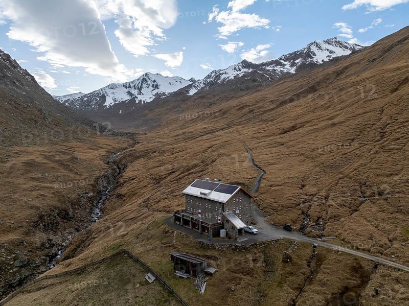 Mountain hut Martin-bush-Hütte, mountain landscape in the Niedertal valley in autumn, Vent, Ötztal Alps, Tyrol, Austria, Europe