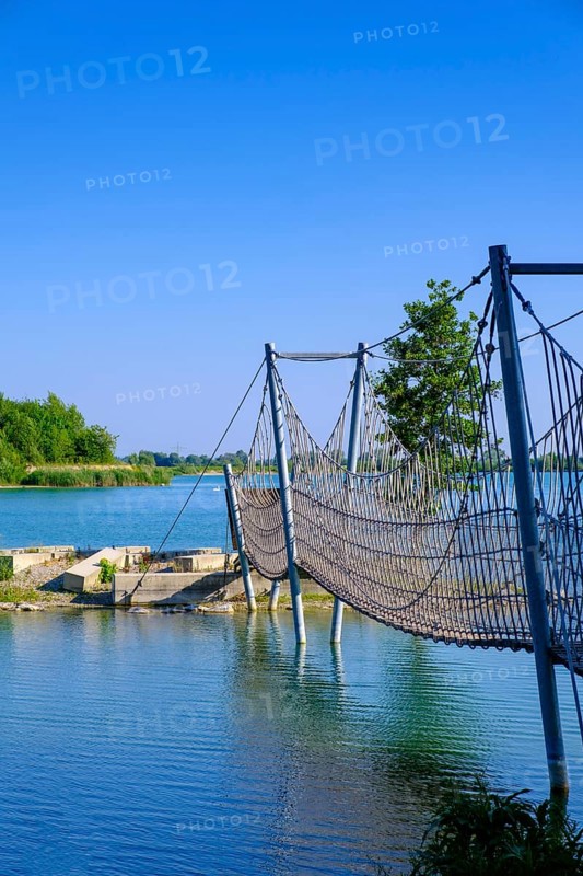 Leisure and recreation area at Kronthaler Weiher, Erding, Upper Bavaria, Bavaria, Germany, Europe