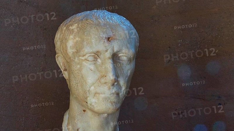 Marble bust of Julius Caesar, marble bust of a Roman emperor or nobleman, against a dark background, Archaeological Museum, Archea Korinthos, Corinth, Peloponnese, Greece, Europe