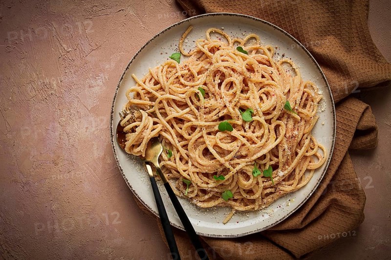 Spaghetti carbonara, in creamy garlic sauce, pasta in white sauce, homemade, no people