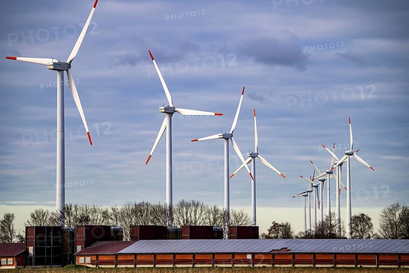 Neurhede wind farm, on the A31 motorway, near the municipality of Rhede, district of Emsland, poultry farm, with solar modules on the roofs, Lower Saxony, Germany, Europe