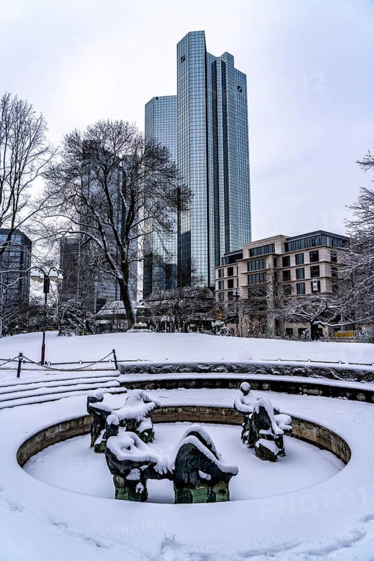 Winter in the city, Deutsche Bank building, Marshall Fountain, Sparkasse, Trianon Frankfurt building, Bergmann Park, Frankfurt am Main, Hesse, Germany, Europe