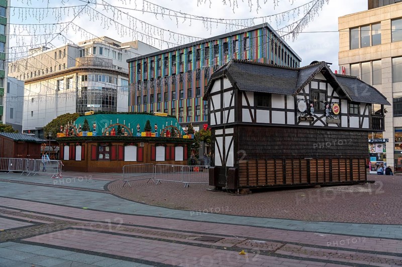 The Christmas market in Essen, Kennedyplatz, partly already set up, then stopped and temporarily cancelled during the lockdown in November 2020, Essen, North Rhine-Westphalia, Germany, Europe
