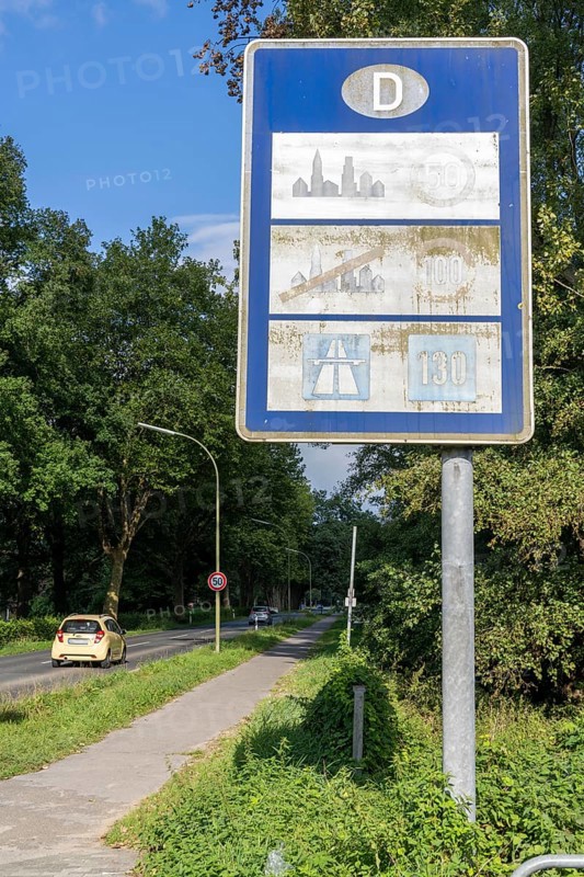 Green border, border crossing Siebengewald-Gaesdonck, south of Goch, without controls, between the Netherlands and Germany, faded border sign, North Rhine-Westphalia, Germany, Europe