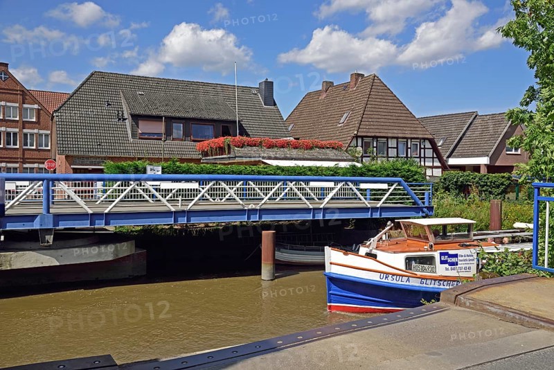 Europe, Germany, Lower Saxony, Altes Land near Hamburg, Hamburg Metropolitan Region, Jork-Estebrügge, swing bridge over the Este, tributary of the Elbe, launch, Europe