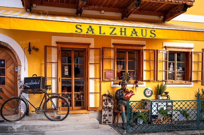 The yellow salt house in Hallstatt. Hallstatt, Gmunden, Salzkammergut, Upper Austria, Austria, Europe