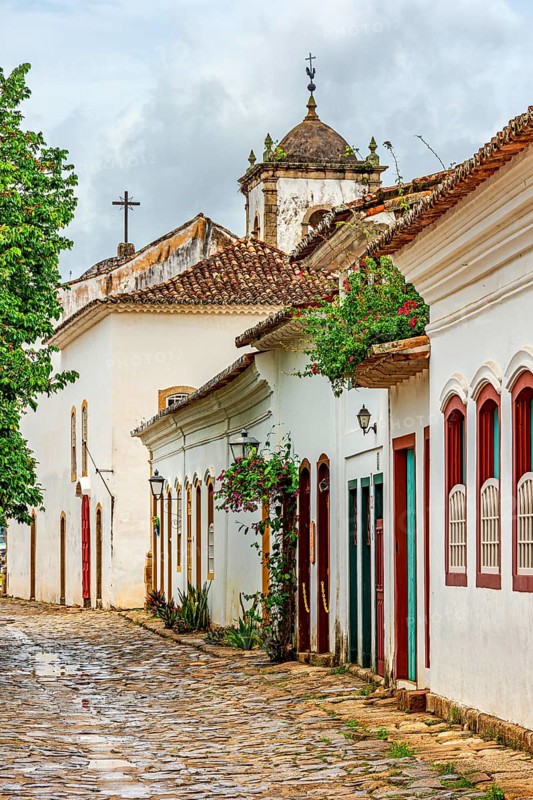 Typical street in the historic city of Paraty with its houses and stone pavement, Paraty, Rio de Janeiro, Brazil, South America