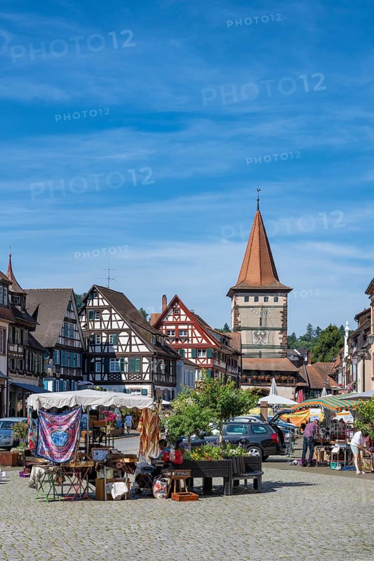The market square with the Obertorturm, Haigeracher Tor, historic town tower and landmark in the old town centre of Gengenbach, Ortenaukreis, Baden-Württemberg, Germany, Europe