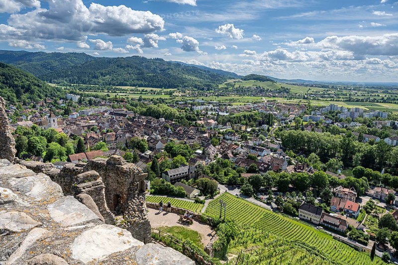 The ruins of Staufen Castle on the Schlossberg with a view of the historic old town, wine-growing region, Staufen im Breisgau, Markgräflerland, Black Forest, Baden-Württemberg, Germany, Europe