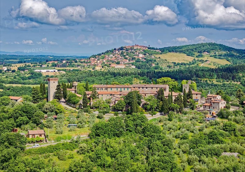 The Umbrian village of Castelfiori, also known as Castel di Fiori, on a hill next to the ruins of the old fortress. The town of Montegabbione on a hill in the background. Umbria, Southern Italy, Southern Europe