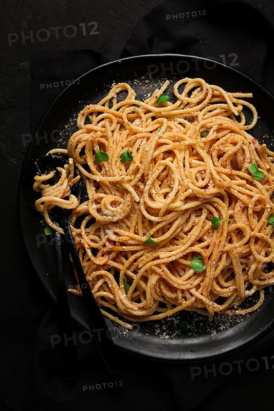 Spaghetti carbonara, in creamy garlic sauce, pasta in white sauce, homemade, no people