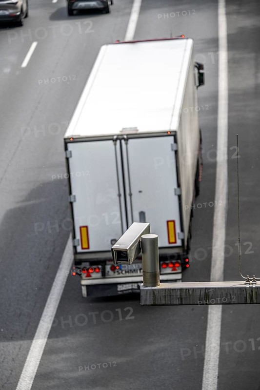 Traffic camera on the A3 motorway, traffic on 8 lanes, monitoring traffic on the temporarily open hard shoulder, near Erkrath, North Rhine-Westphalia, Germany, Europe
