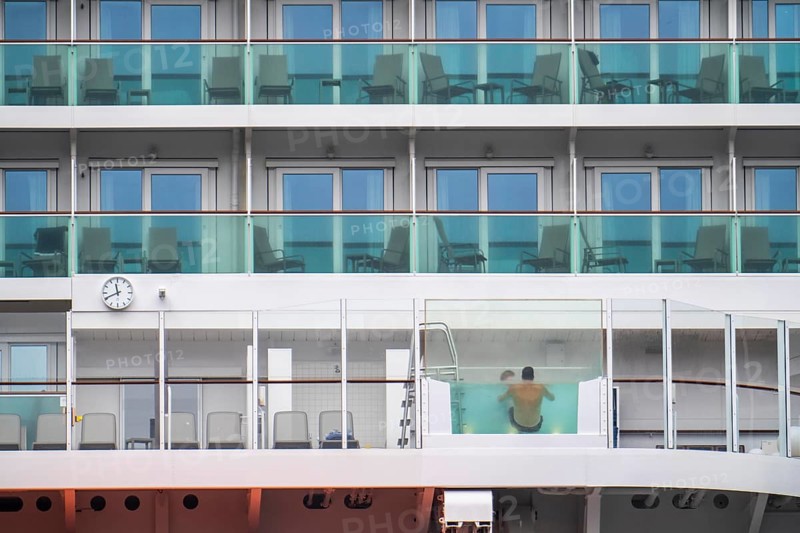 Cruise ship Iona of the British shipping company P&O Cruises, the largest cruise ship ever built in Germany, 17 passenger decks, 2600 cabins for 5200 passengers, one of 18 outdoor whirlpools, transparent, the ship is fuelled with liquid gas