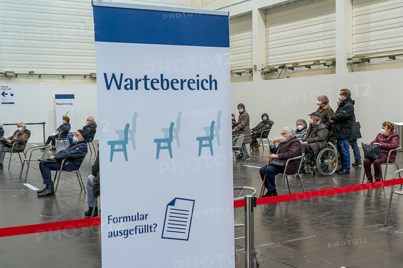 Start in the vaccination centre for corona vaccinations, in a hall of Messe Essen, for people over 80 years of age who do not live in nursing homes, waiting area, vaccination routes for a daily vaccination of up to 2400 people, operated by the Association of Statutory Health Insurance Physicians, Essen, North Rhine-Westphalia, Germany, Europe