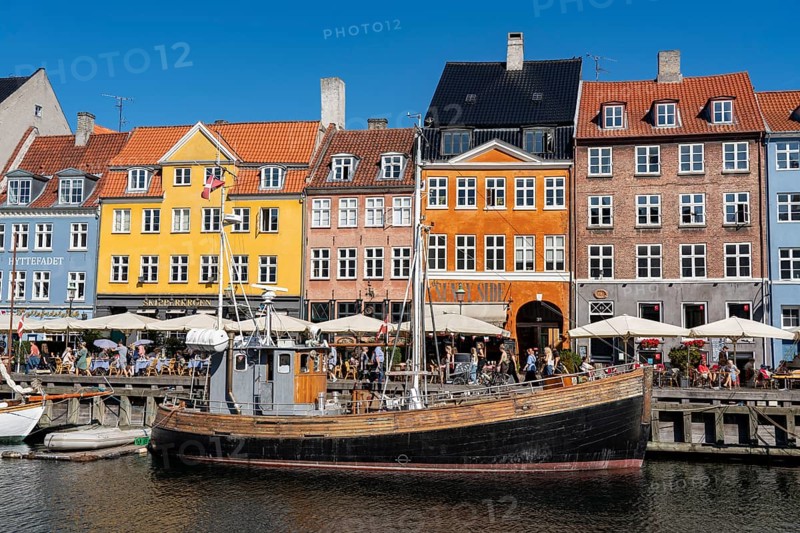 Nyhavn, in the Frederiksstaden district, harbour district with houses over 300 years old, promenade with many cafés, pubs, restaurants, canal, tourist attraction, Copenhagen, Denmark, Europe